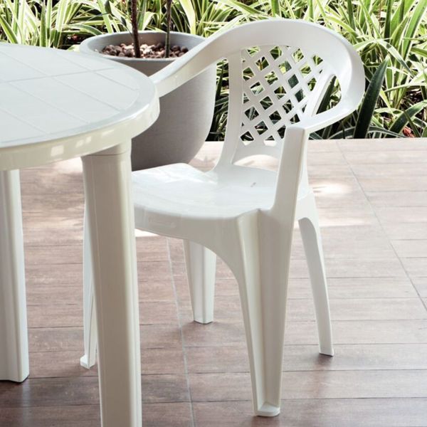 8007183400001-cadeira-iguape-plastico-branco-tramontina--1-